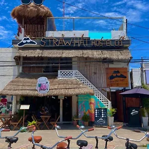 אכסניה Straw Hat & Rooftop Bar, טולום